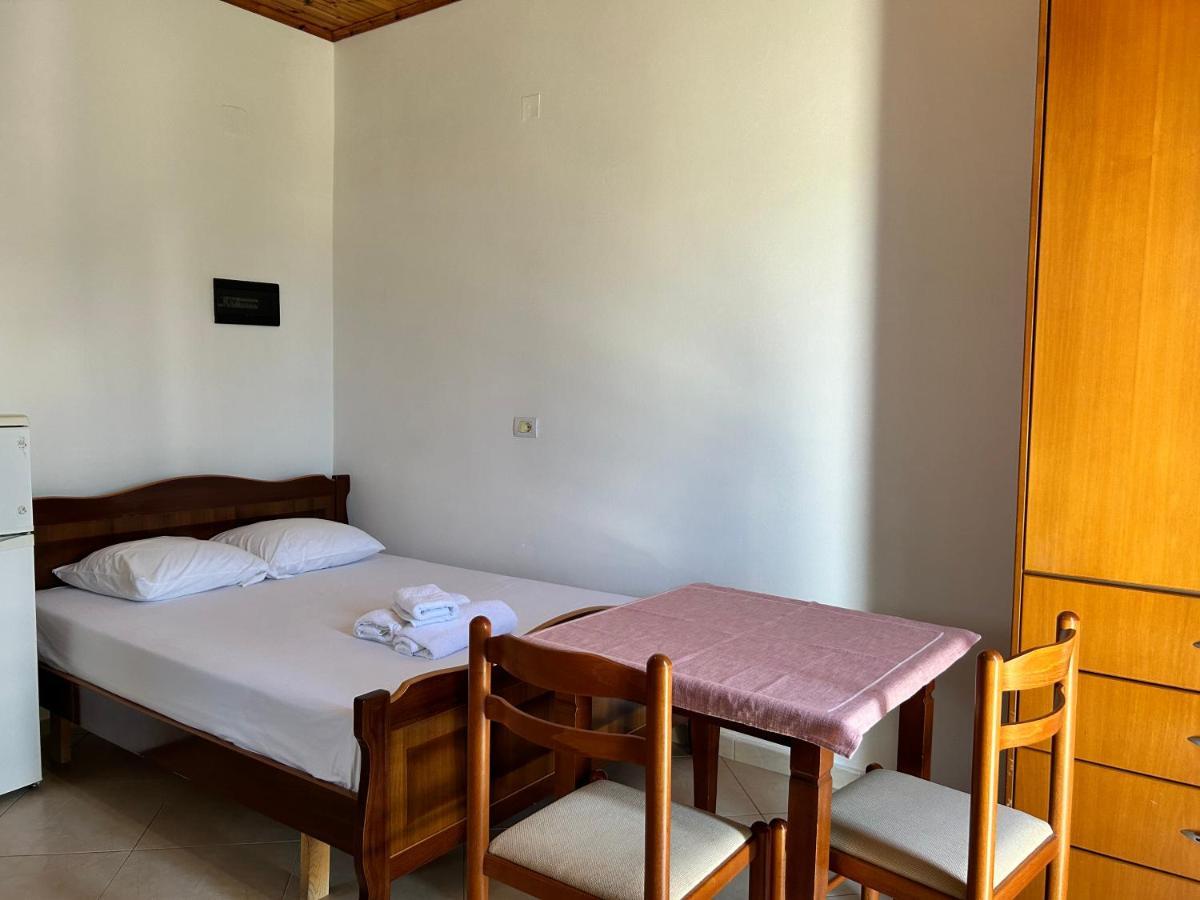Guesthouse Dollomaja Ksamil Esterno foto