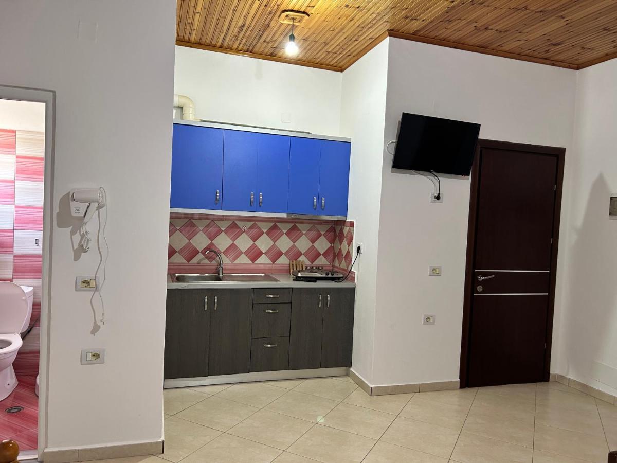 Guesthouse Dollomaja Ksamil Esterno foto