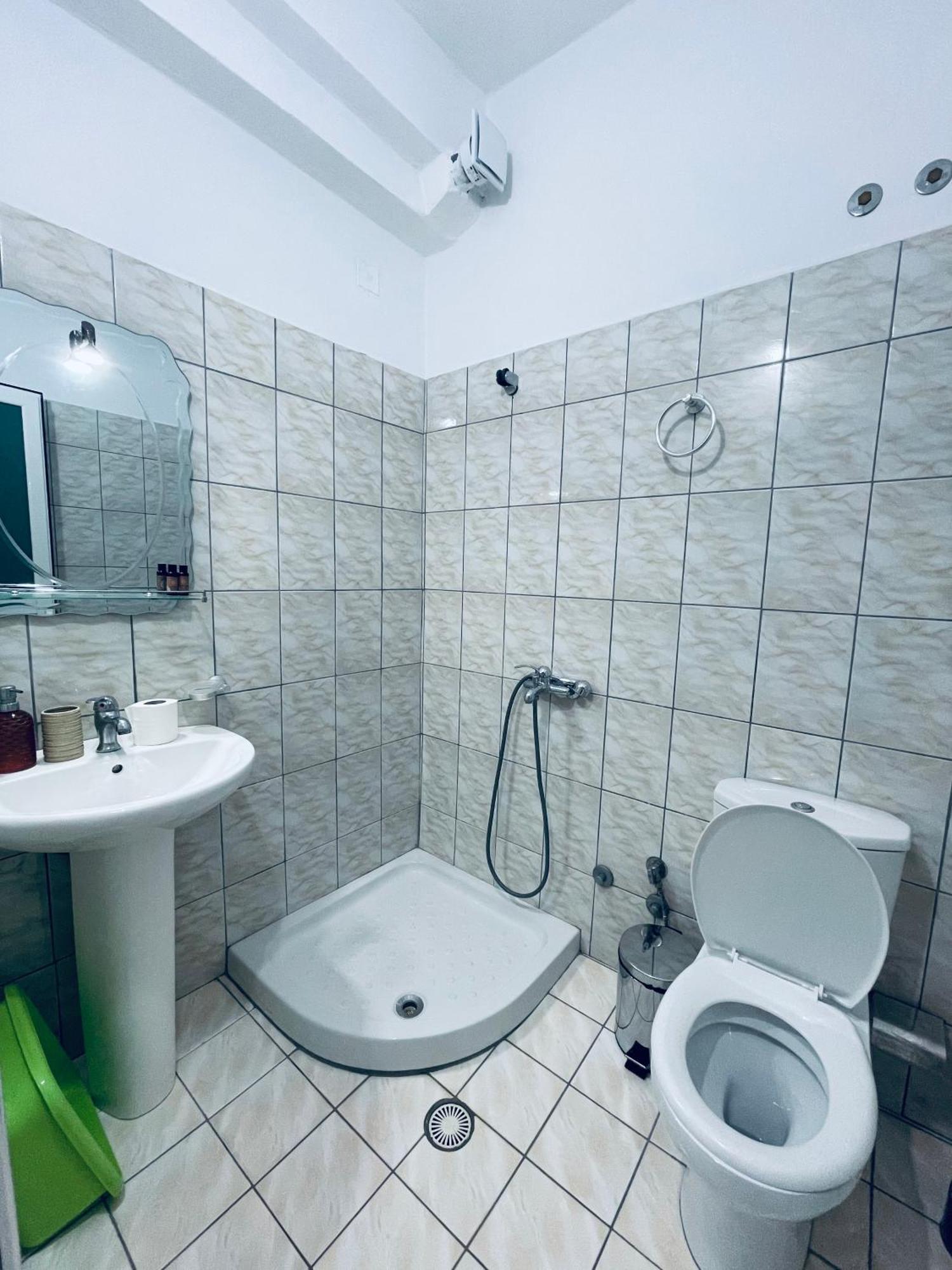 Guesthouse Dollomaja Ksamil Esterno foto