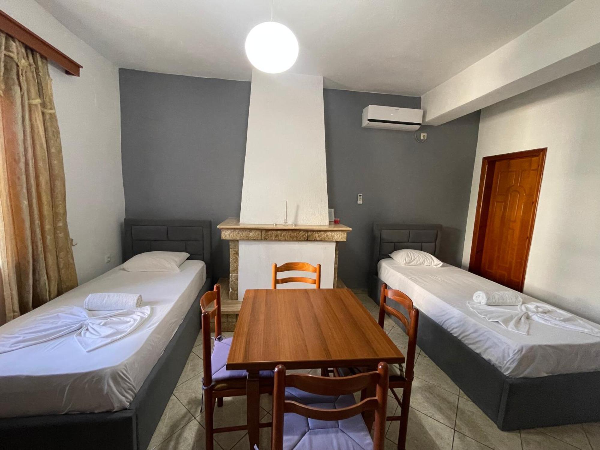 Guesthouse Dollomaja Ksamil Esterno foto