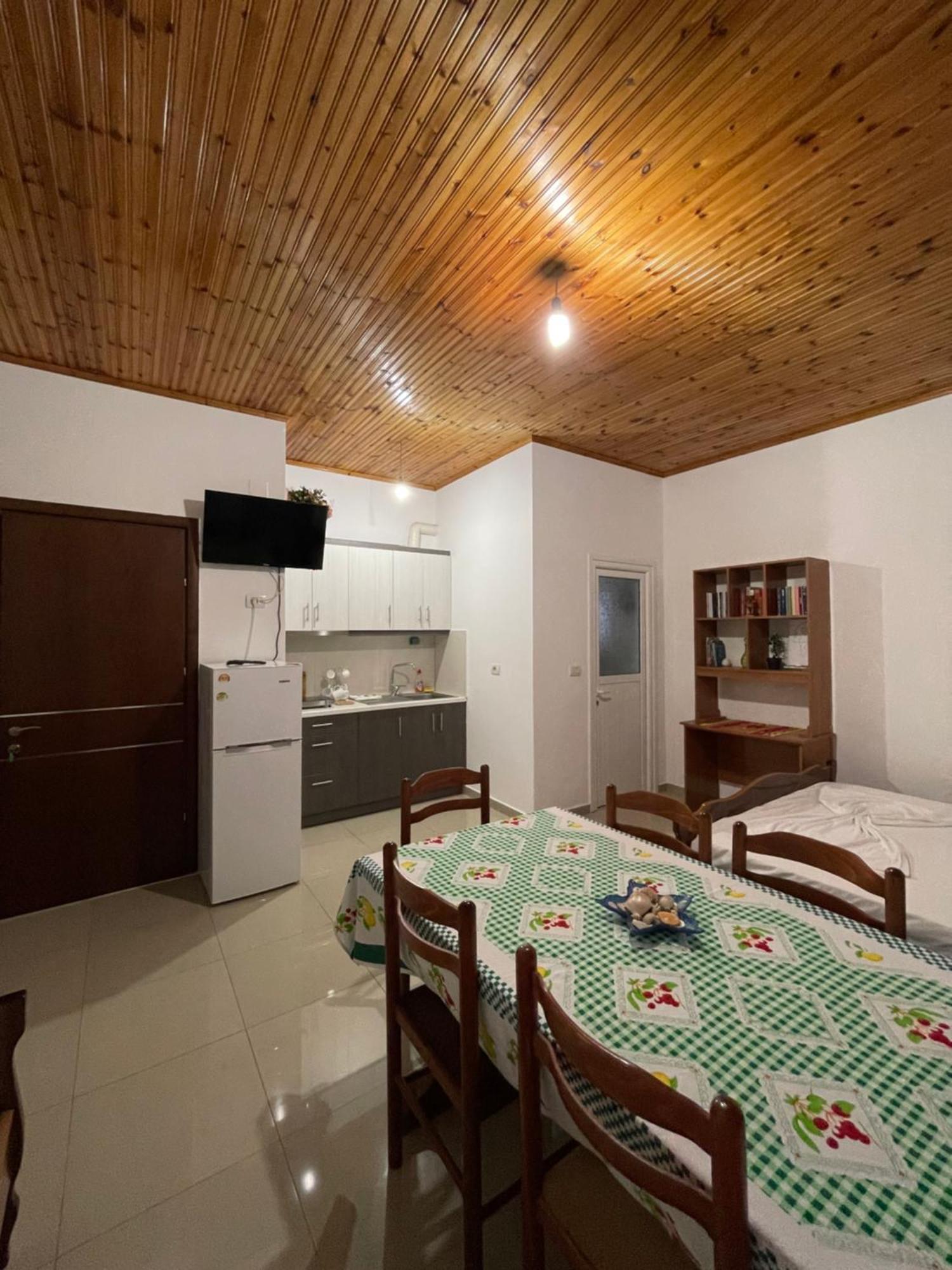 Guesthouse Dollomaja Ksamil Esterno foto