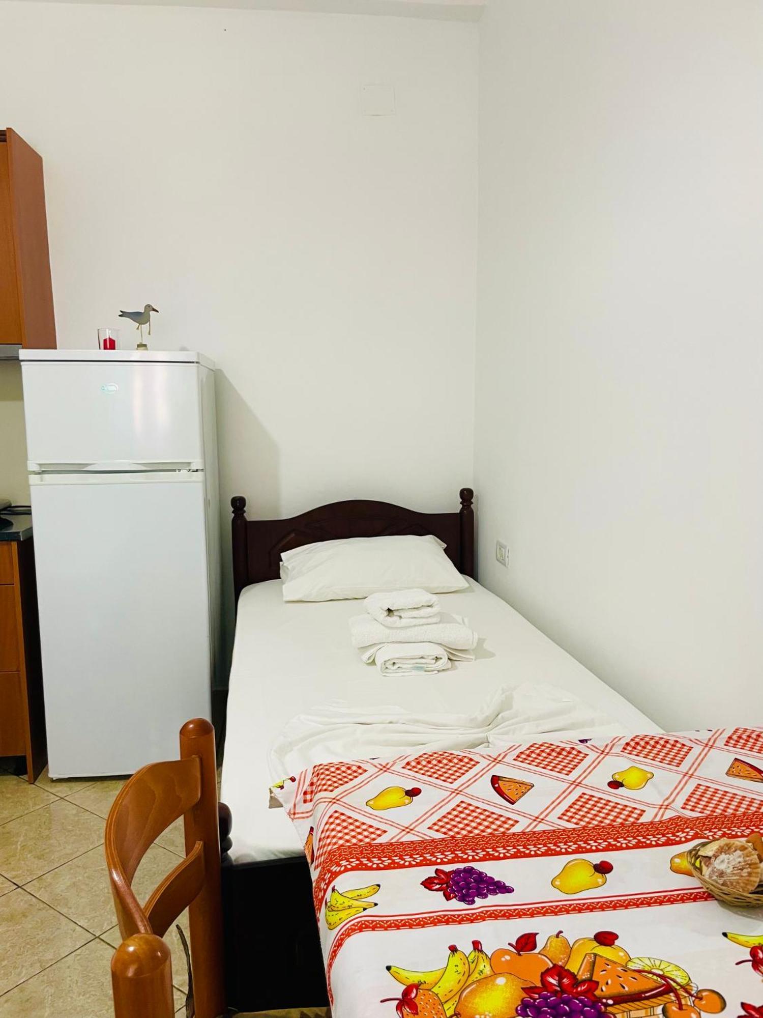Guesthouse Dollomaja Ksamil Esterno foto