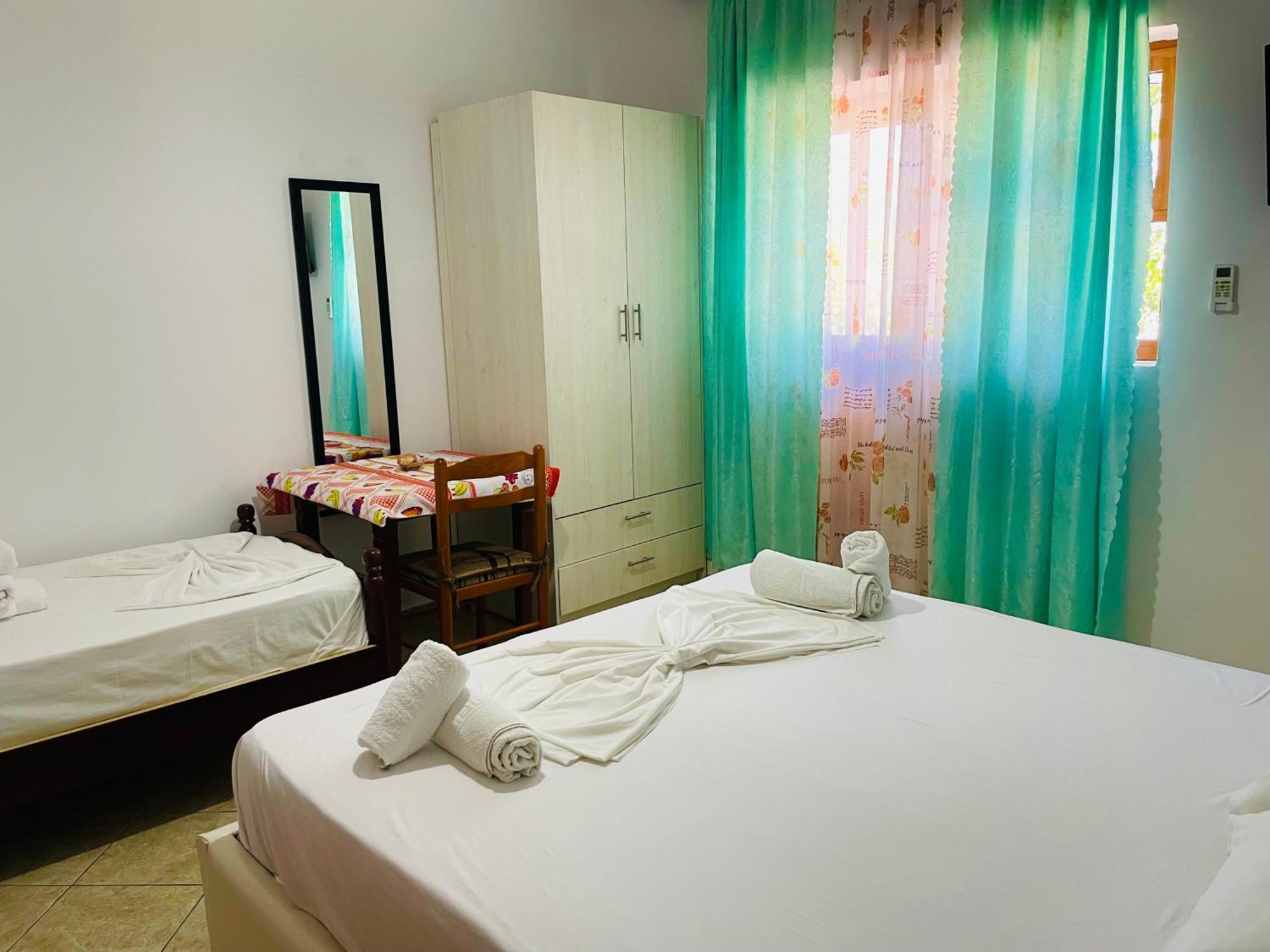 Guesthouse Dollomaja Ksamil Esterno foto