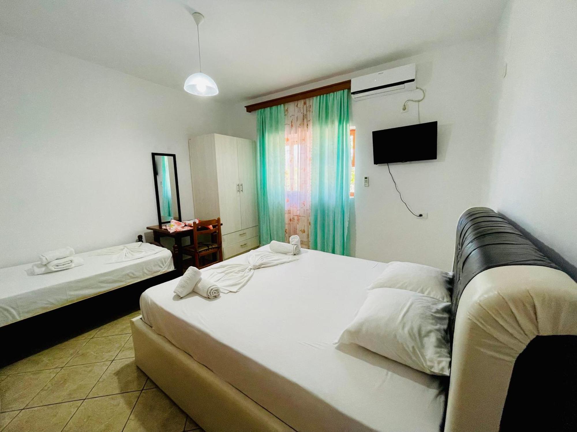 Guesthouse Dollomaja Ksamil Esterno foto